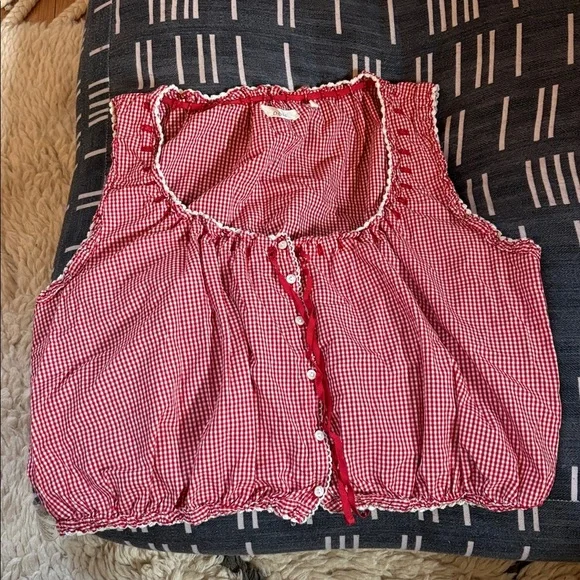 Doen Red Checkered Sleeveless Blouse - Picture 8 of 16